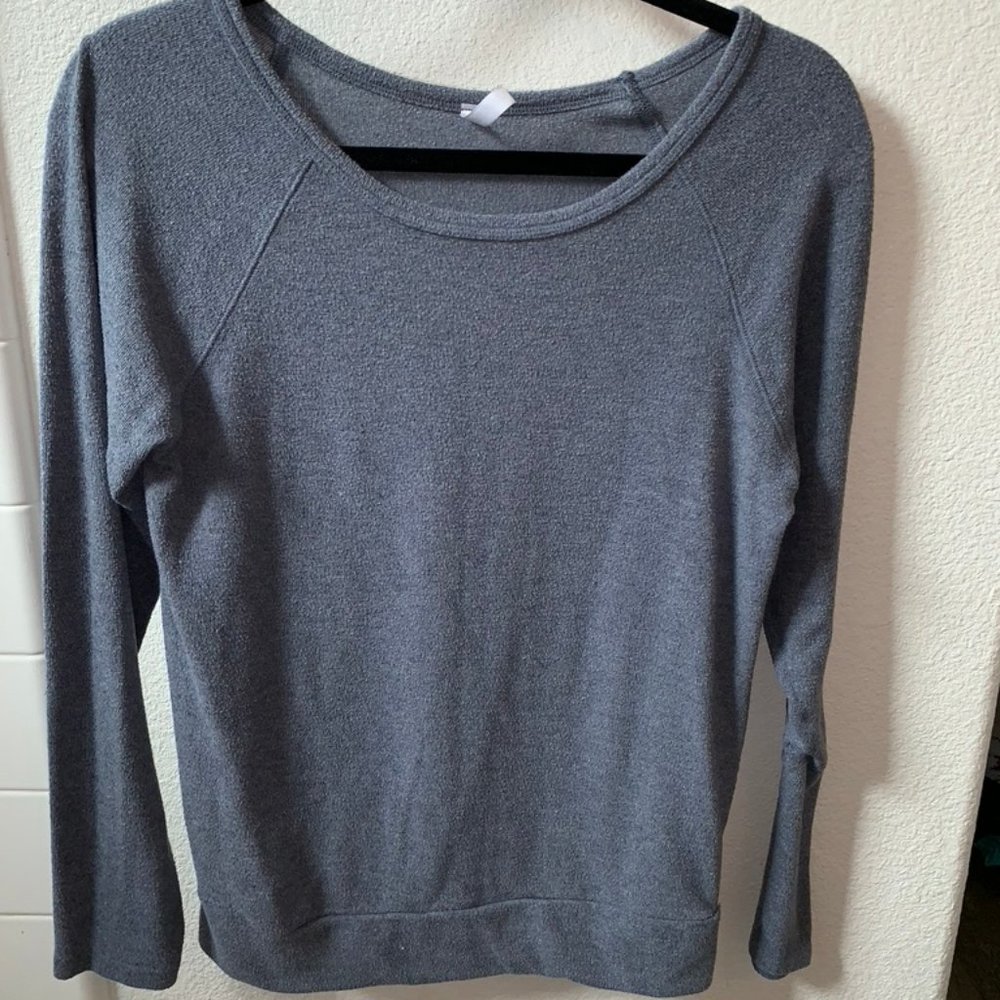 blue/gray daisy shoppe sweater